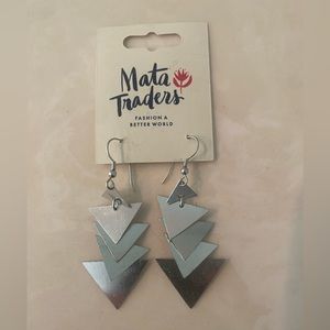 Dangle fashion earrings